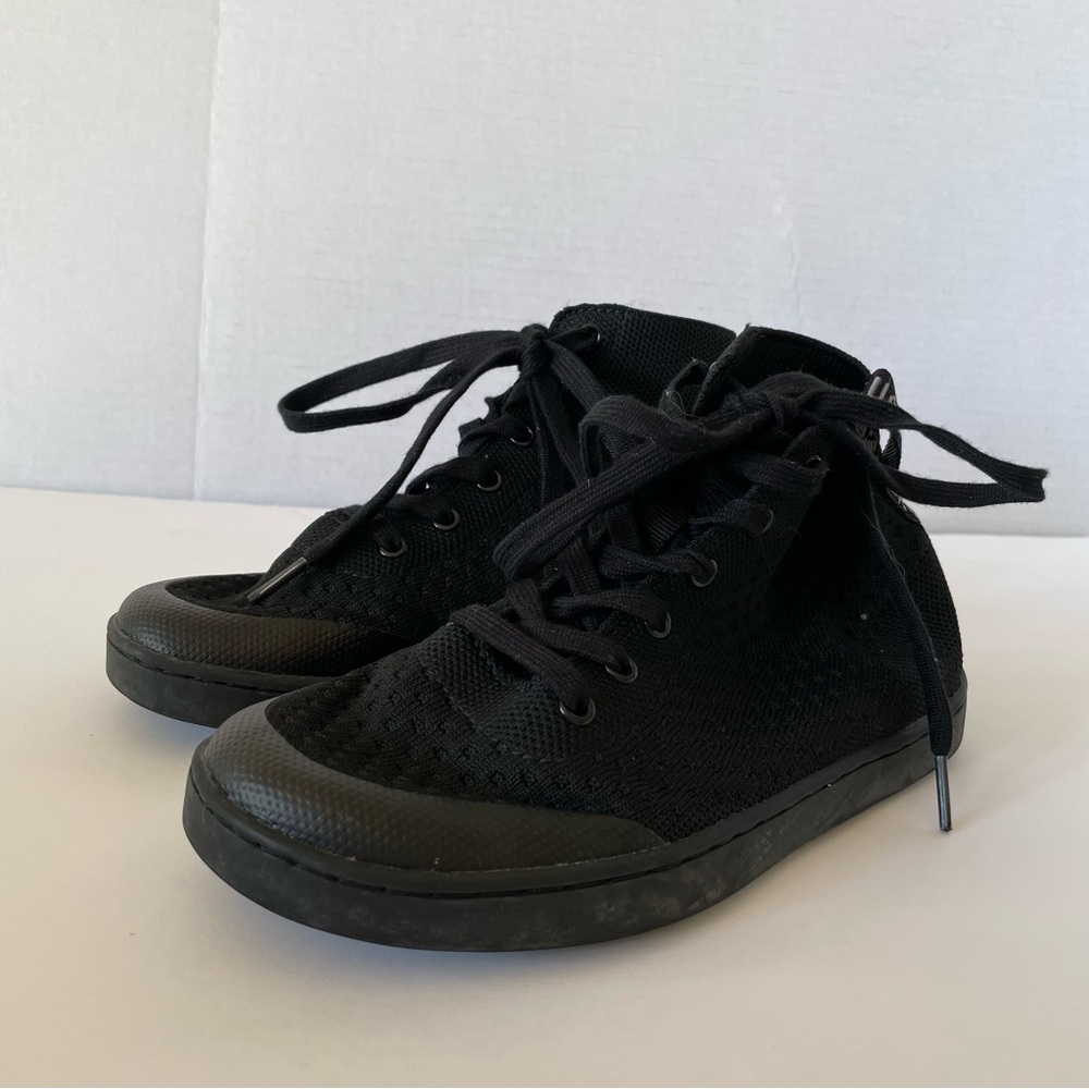 SUAVS Black Sneakers Unisex Size W5 M3